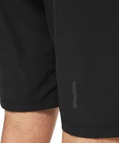 Oakley FOUNDATIONAL 9 SHORT 2.0 Blackout -Clubs Shop oakley foundational 9 short 2 0 blackout p11755 25173 image