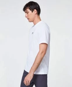 Under Armour Oakley FOUNDATIONAL TRAINING SS TEE T-SHIRT - White -Clubs Shop under armour oakley foundational training ss tee t shirt white p10223 26338 image
